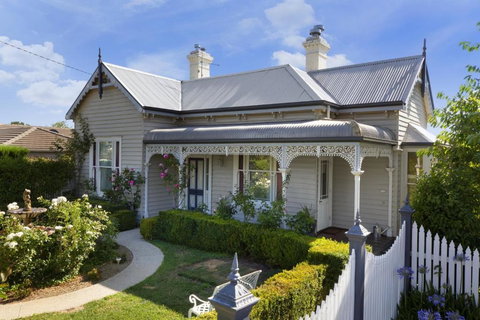 Lake Daylesford Country House - Accommodation Mount Tamborine 4