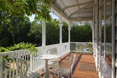 Lake Daylesford Country House - Accommodation Mount Tamborine 2