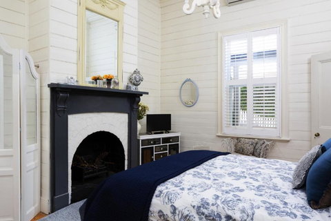 Lake Daylesford Country House - Accommodation Mount Tamborine 3