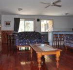 23 Carlo Road Lowset family home within walking distance to the shopping centre. Pet friendly - Accommodation Mount Tamborine
