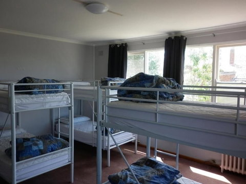 Young Budget Accommodation - Accommodation Mount Tamborine 2