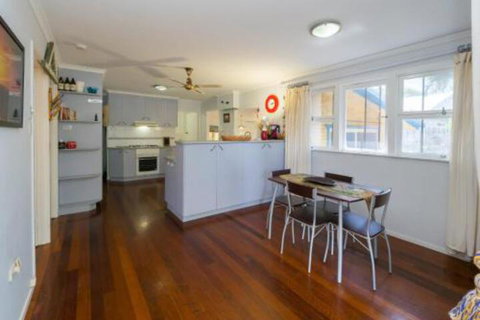 Lovely Torquay Cottage - Accommodation Mount Tamborine 7