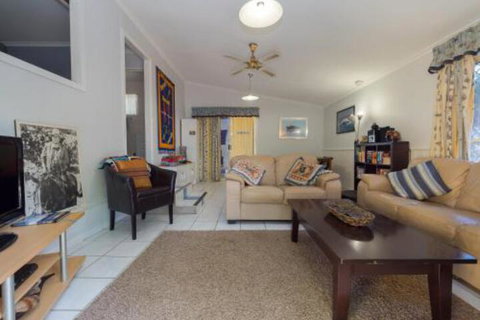 Lovely Torquay Cottage - Accommodation Mount Tamborine 5