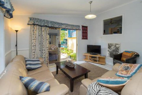 Lovely Torquay Cottage - Accommodation Mount Tamborine 0