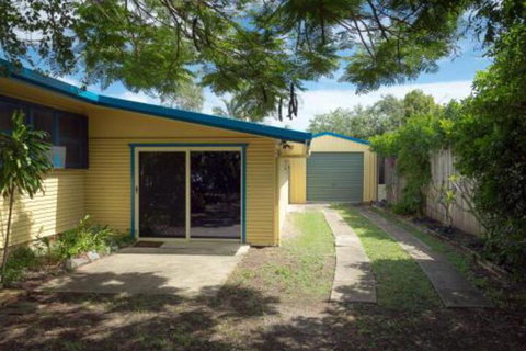 Lovely Torquay Cottage - Accommodation Mount Tamborine 4