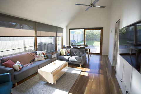 GALWAY COTTAGE - Accommodation Mount Tamborine 3