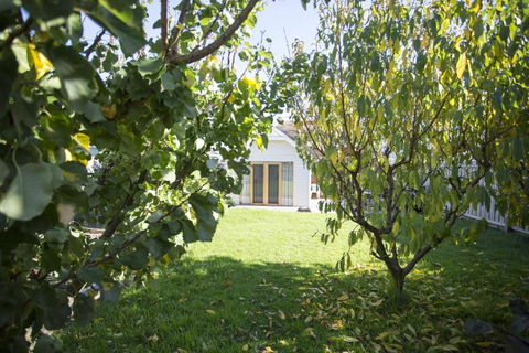GALWAY COTTAGE - Accommodation Mount Tamborine 4