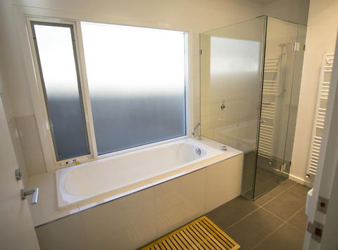 GALWAY COTTAGE - Accommodation Mount Tamborine 1
