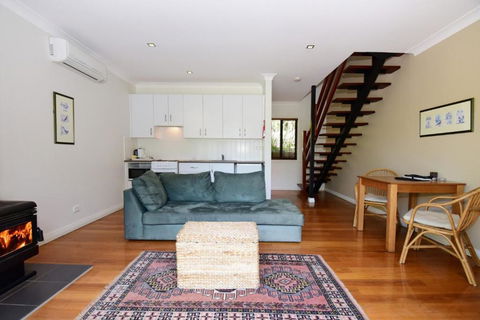 Cloudsong Chalet 3 Close To The Village Centre! - Accommodation Mount Tamborine 2