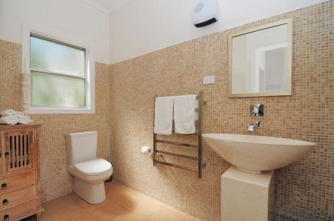 Love Shack 1 Bedroom Cosy Cottage! - Accommodation Mount Tamborine 1