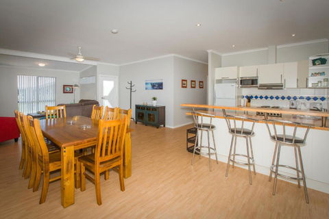 Desert Pea - Accommodation Mount Tamborine 5