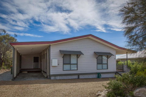 Desert Pea - Accommodation Mount Tamborine 6
