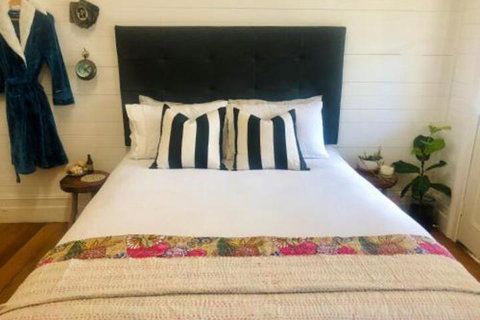 The Residence Stylish Comfort With Fireplace - Accommodation Mount Tamborine 7