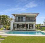 WATERFRONT HOME BORDERING MOOLOOLABA - Accommodation Mount Tamborine