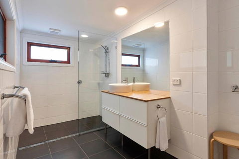DOLPHIN LOOKOUT COTTAGE Amazing Views Of The Bay Of Fires - Accommodation Mount Tamborine 1