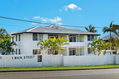 WAVES On MAIN 4 / 1 MAIN STREET - Accommodation Mount Tamborine 4