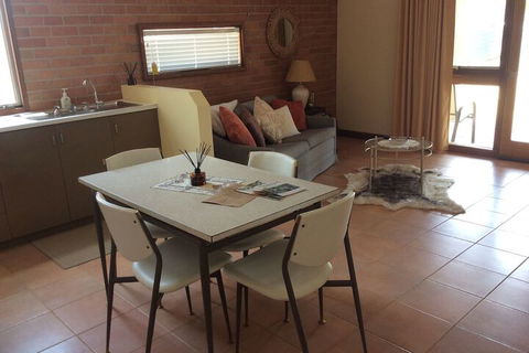 Dunolly Broadway B&B - Accommodation Mount Tamborine 2