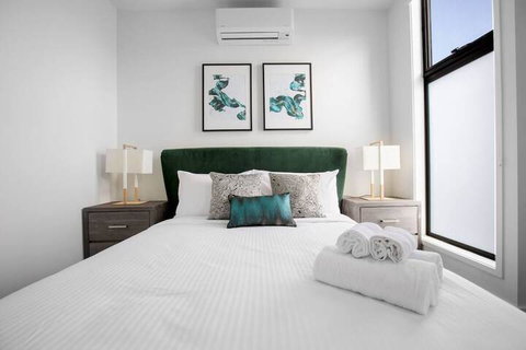 Taste Of Art! Stunning Townhouse Stayatmoonee Ponds - Accommodation Mount Tamborine 5