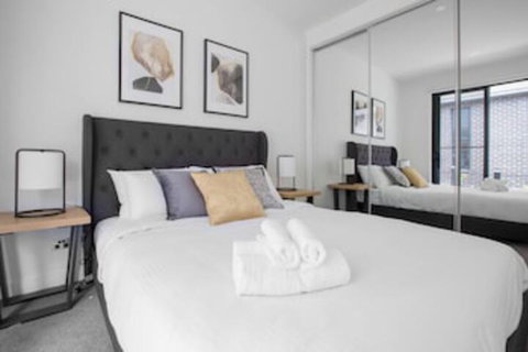 Taste Of Art! Stunning Townhouse Stayatmoonee Ponds - Accommodation Mount Tamborine 0