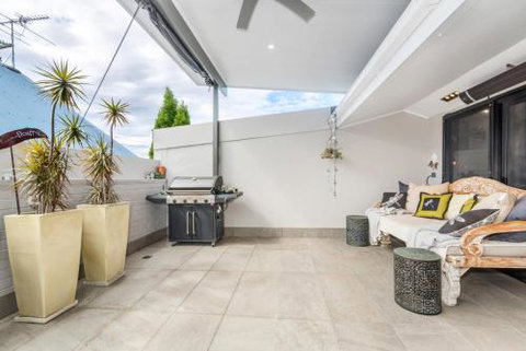 Urban Chic 3 BR House In Wickham - Accommodation Mount Tamborine 0