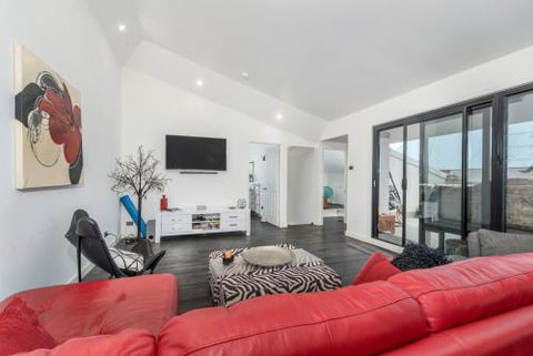 Urban Chic 3 BR House In Wickham - Accommodation Mount Tamborine 6