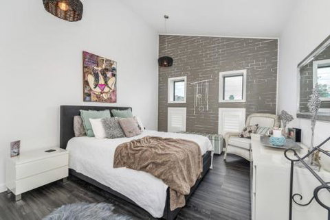 Urban Chic 3 BR House In Wickham - Accommodation Mount Tamborine 1