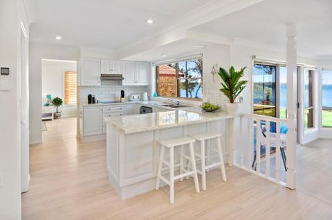 Adrift Retreat St. Georges Basin Waterfront Home - Accommodation Mount Tamborine 2