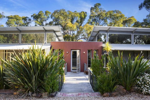 The Bird House - Accommodation Mount Tamborine 5