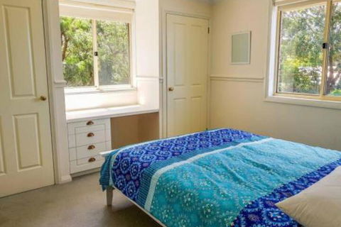 GUMS & ROSES Family Home In The Heart Of Town. - Accommodation Mount Tamborine 2
