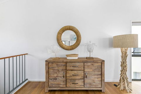 Stunning Beach Front Villa At Castaway Cove - Accommodation Mount Tamborine 7