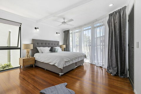 Stunning Beach Front Villa At Castaway Cove - Accommodation Mount Tamborine 6