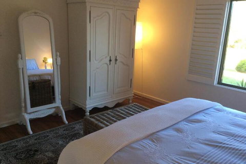 The Garden Cottage At The Olives - Accommodation Mount Tamborine 4