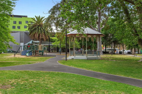 GRATTAN A Premier Location & Modern Space - Accommodation Mount Tamborine 7