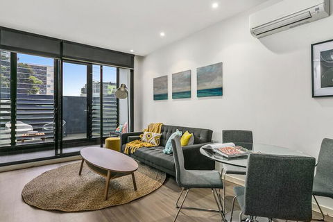 GRATTAN A Premier Location & Modern Space - Accommodation Mount Tamborine 3