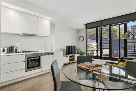 GRATTAN A Premier Location & Modern Space - Accommodation Mount Tamborine 4