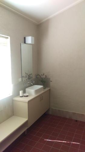 The Cottage At Riverside Farm - Accommodation Mount Tamborine 3