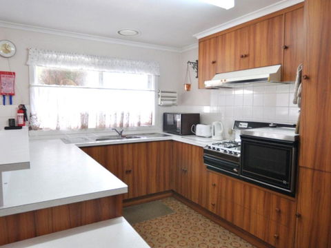 RETRO RETREAT INLET SIDE - Accommodation Mount Tamborine 6