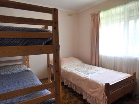 RETRO RETREAT INLET SIDE - Accommodation Mount Tamborine 2