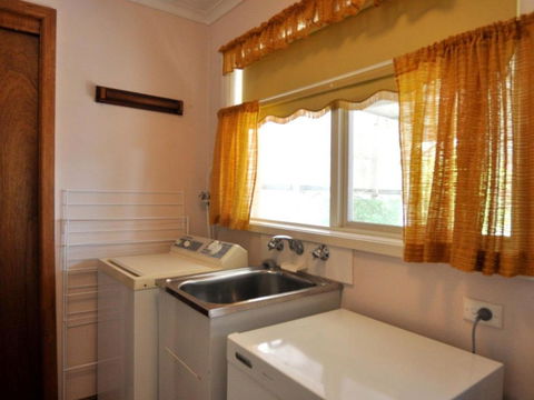 RETRO RETREAT INLET SIDE - Accommodation Mount Tamborine 4