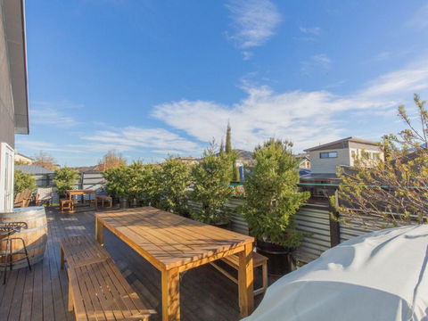 Oak & Barrel / 7 Twynam Street - Accommodation Mount Tamborine 6