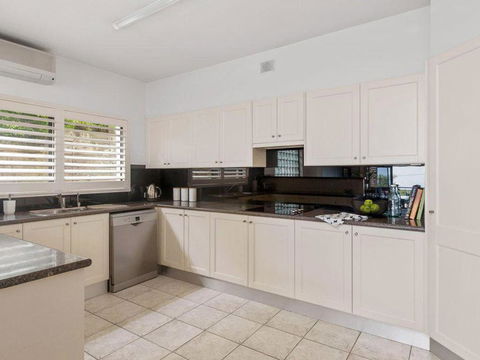 La CimaatNelson Bay - Accommodation Mount Tamborine 6
