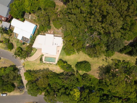 The Stanwell Beach Glass House Beach & Pool - Accommodation Mount Tamborine 3