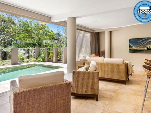 The Stanwell Beach Glass House Beach & Pool - Accommodation Mount Tamborine 4