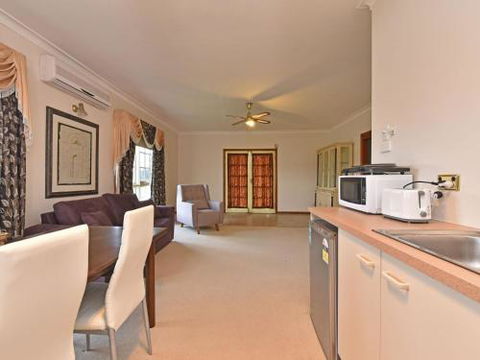 Wine Country Homestead Estate - Accommodation Mount Tamborine 5