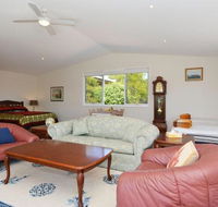 Morisset Waterfront 1bdr Studio looking over Trinity Marina - Accommodation Mount Tamborine