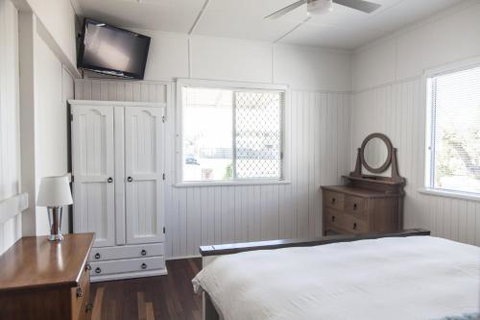 Urangan Harbour Cottage - Accommodation Mount Tamborine 1