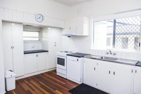 Urangan Harbour Cottage - Accommodation Mount Tamborine 6