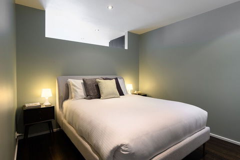 LUCY Laneway Art Fed Square Bars & Flinderst St. Station - Accommodation Mount Tamborine 6