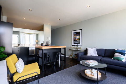 LUCY Laneway Art Fed Square Bars & Flinderst St. Station - Accommodation Mount Tamborine 5