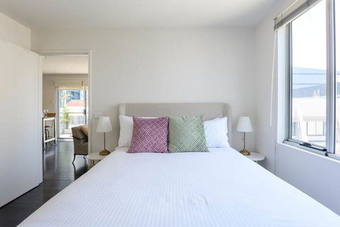 OLIVER Laneway Art Fed Square & Top Restaurants - Accommodation Mount Tamborine 1